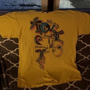 Volcom t shirt
